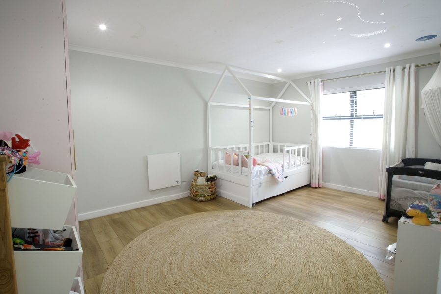 4 Bedroom Property for Sale in Loevenstein Western Cape